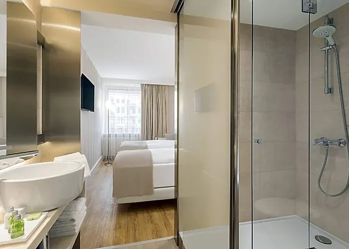 Hotel Nh Mitte 4*