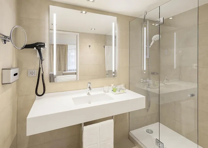 Hotel Nh Mitte 4*