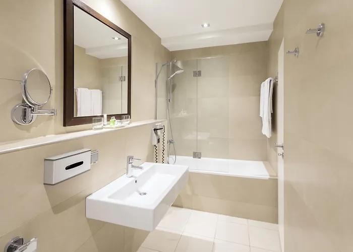 Hotel Nh Mitte 4*
