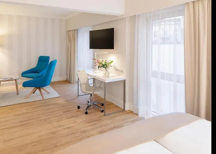 Hotel Nh Mitte 4*
